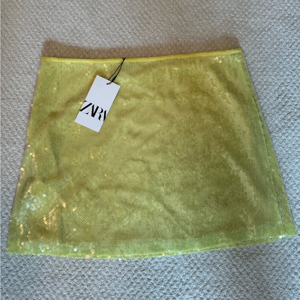 Zara yellow sequin mini skirt, size Large NWT